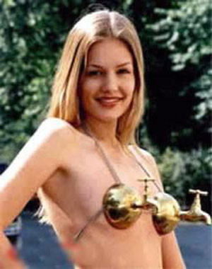 "Mere", "pere" si "pepeni" in cele mai stranii "hainute"! Ti se par sexy?