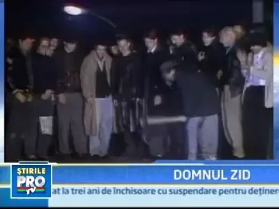 I se spune "Domnul Zid" si de 20 de ani vinde bucati din Zidul Berlinului!