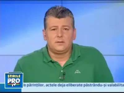 Furtuna puternica in New Delhi! Gheata, vant, fulgere si copaci doborati