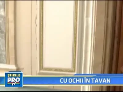 Atentie, se crapa Senatul! La propriu!