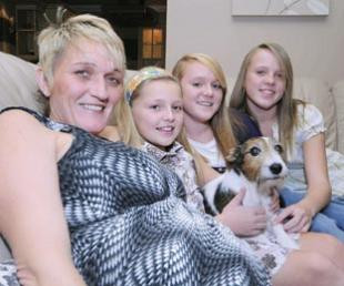 O englezoaica din Essex, mama a trei fete, a nascut din nou ... tripleti!