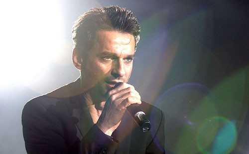 Dave Gahan, solistul trupei Depeche Mode, spitalizat de urgenta!