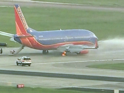 Emotii in aer pentru 200 de pasageri: o aripa a avionului luase foc