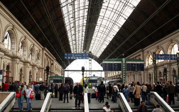 Jos palaria! Metroul newyorkez, pe mainile unui roman!