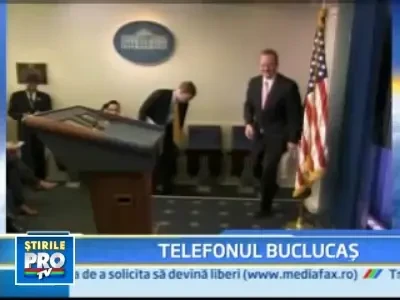 Purtatorul de cuvant de la Casa Alba, enervat la culme de celulare!