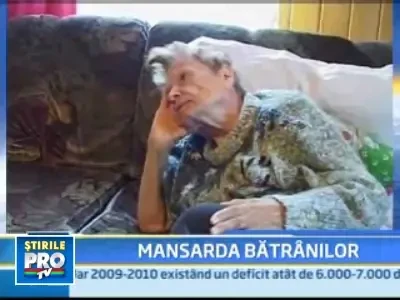 Batrani abandonati de rude la un azil clandestin in Comarnic!