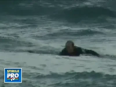 Cangur salvat de la inec de un surfer!