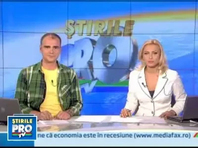 Prieteni la catarama! Doi purcei si un ratoi - o "familie" de nedespartit