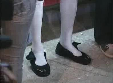 "50 Cent" din Senegal, N'Doye, ne da pe spate cu cei mai cool balerini