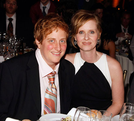 Miranda din "Sex and the City" este "tata". Iubita ei a nascut un baietel