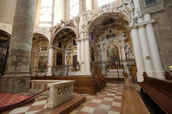 Biserica franciscana transformata in hotel, in Belgia!