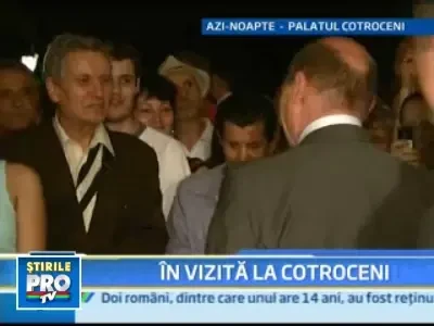 Zeci de mii de oameni au fost curiosi sa vada "casa" presedintelul!