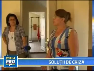 Obligati de criza sa imparta cu niste straini casele neterminate