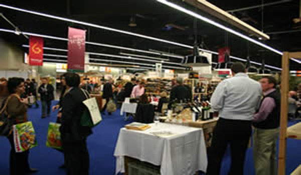 Produsele traditionale se muta la hipermarket