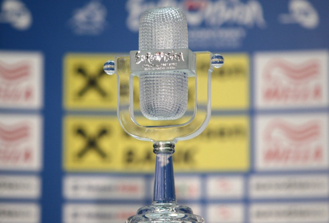 S-a spart? S-a spart! Castigatorul Eurovisionului a scapat trofeul din mana