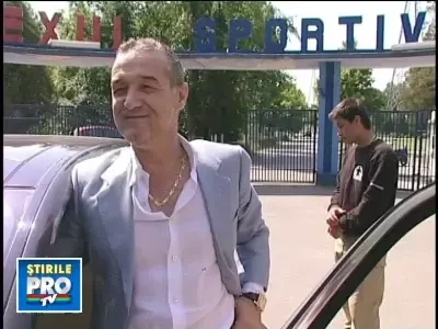 Gigi Becali la stadion, mai tare decat Elena Gheorghe la Eurovision!