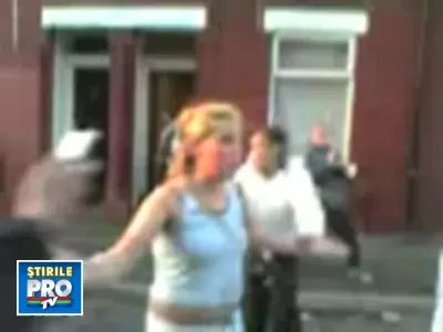 Local Kombat in curtea scolii! O adolescenta a fost bagata in spital!