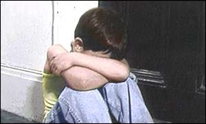 Baiatul de 6 ani abuzat sexual de mama sa vrea inapoi acasa