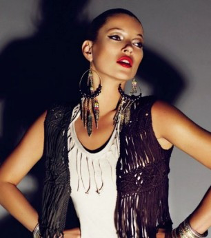 Kate Moss isi lanseaza colectia de haine pentru vara!