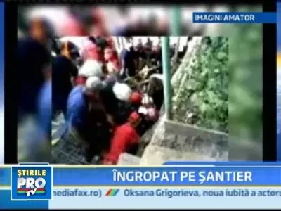 A scapat cu viata dupa ce un mal de pamant s-a prabusit peste el