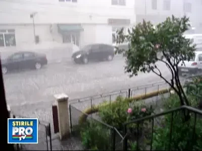 Prapad in Caransebes! A plouat cu gheata! VEZI VIDEO