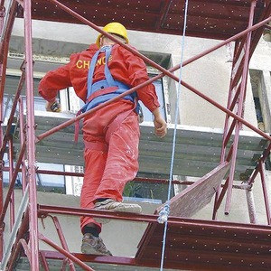 Cu frica in san! Traiesc intr-un imobil care sta sa cada!