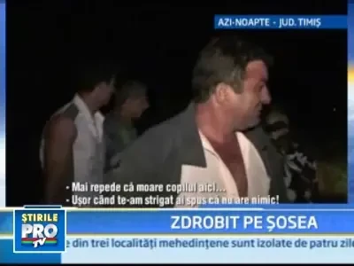 Zdrobit pe carosabil de un microbuz, in plina noapte!