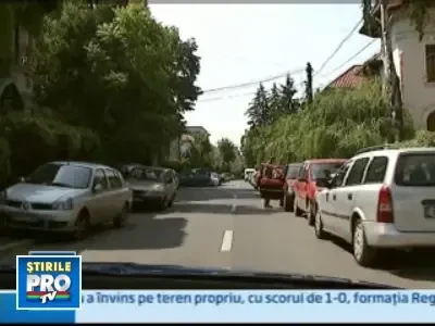 Legea junglei: ai vila, ai loc de parcare! N-ai vila, treaba ta...