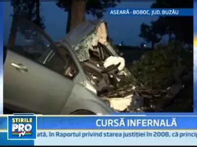 In viteza spre moarte! A intrat cu masina intr-un copac, la 200km/h!