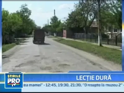 Educatie cu pumnul! Copil de 12 ani, strans de gat de tatal unei colege