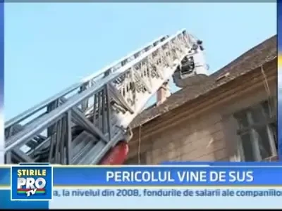 Atentie pietoni! Cad caramizi in centrul Timisoarei!