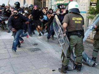 Atena: confruntari violente intre politie si protestatari!
