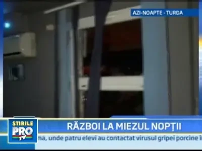 Bataie cu pietre si rangi! Protagonistii: 30 de romi pusi pe scandal