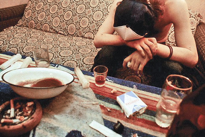 "Singuratatea si dorul de mama m-au impins sa consum droguri"!