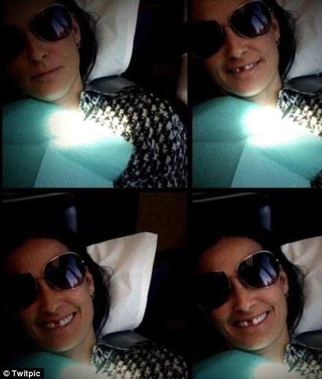 O viata sub reflectoarele Twitter-ului!Demi Moore se "dezbraca" de secrete