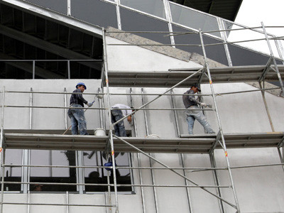 A cazut de la 15 metri inaltime si a supravietuit!