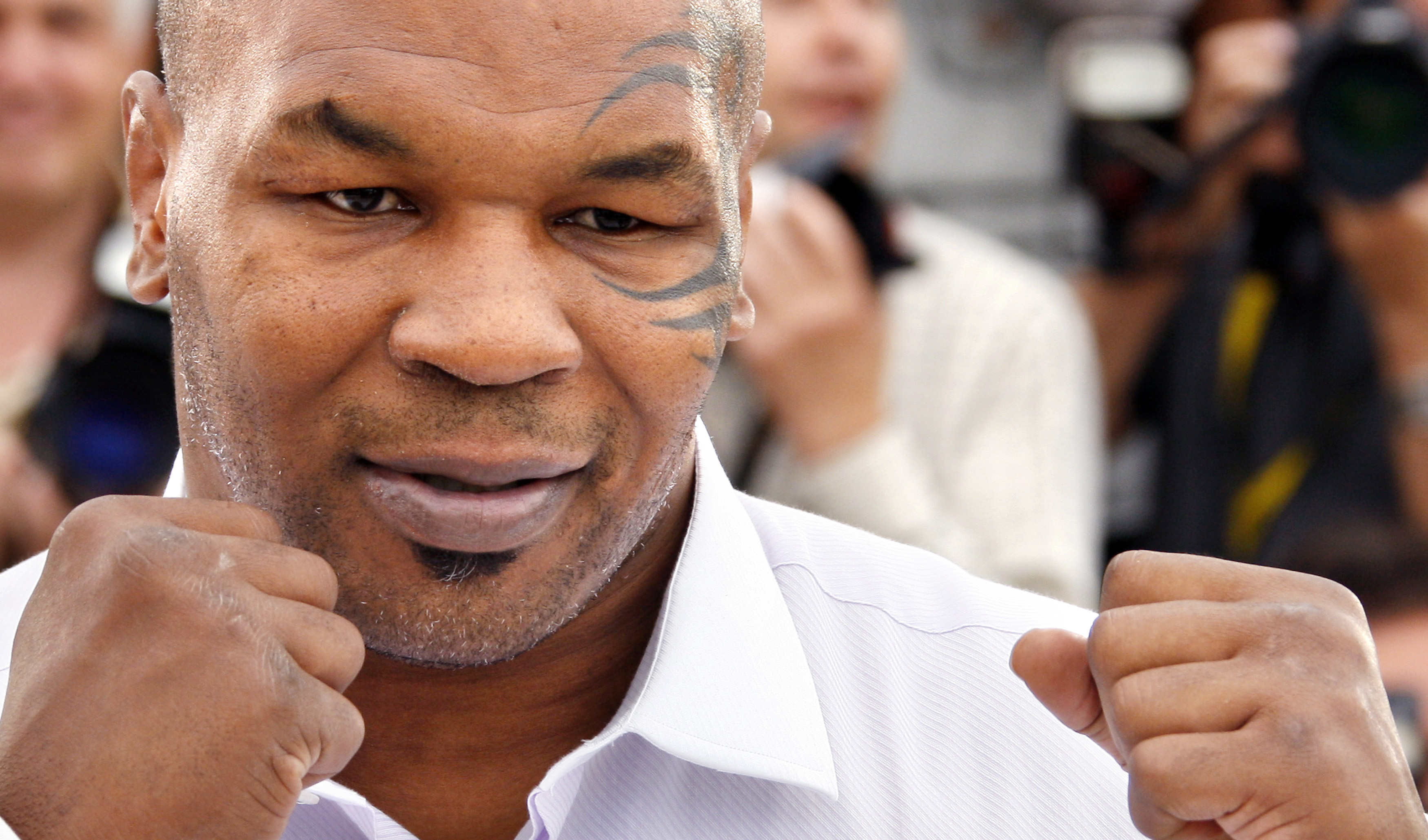 Mike Tyson a fost arestat dupa ce a lovit un paparazzo!