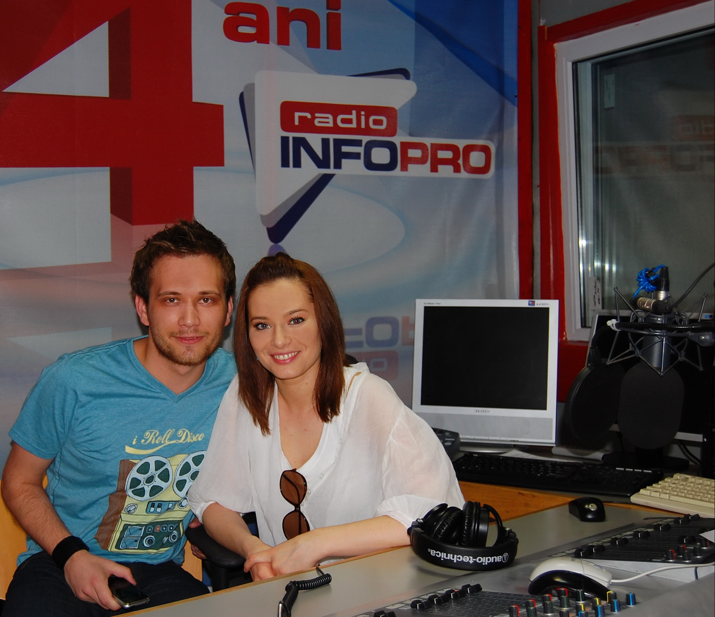 Laura Cosoi face topul la Radio InfoPro!