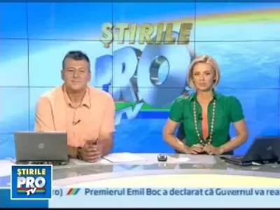 Imagine de neuitat! Oceanul Pacific luminat de mii de lampioane!