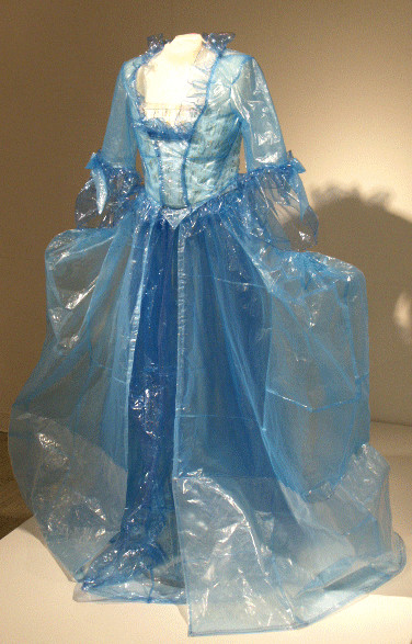 Inedit: tinute de seara reciclabile!