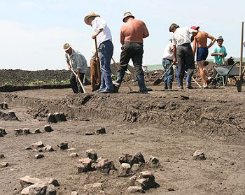 Ruinele unui turn medieval descoperite in curtea Muzeului Banatului