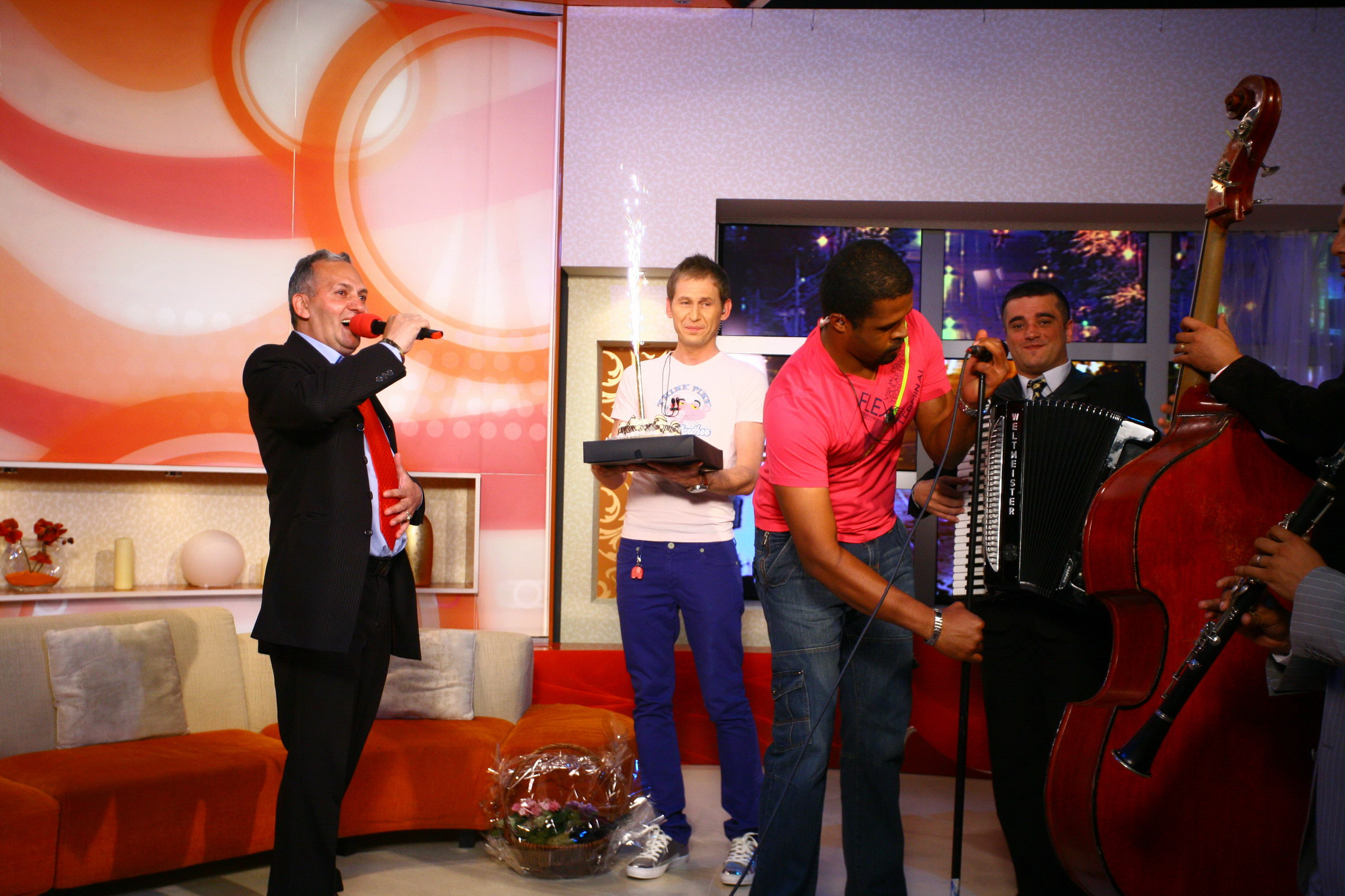 Mircea Solcanu a primit cadou de ziua lui un taraf!