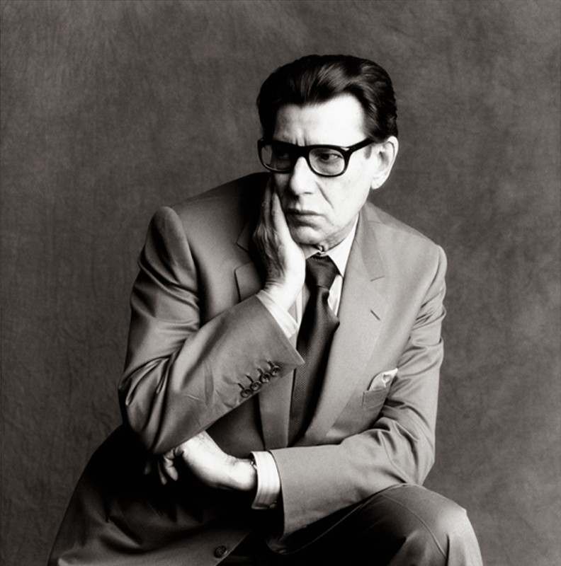 Colectie - omagiu Yves Saint Laurent, la Bucuresti