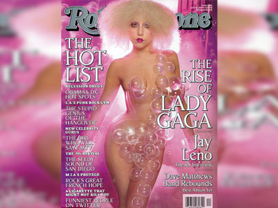 Lady Gaga, "imbracata" doar in bule!