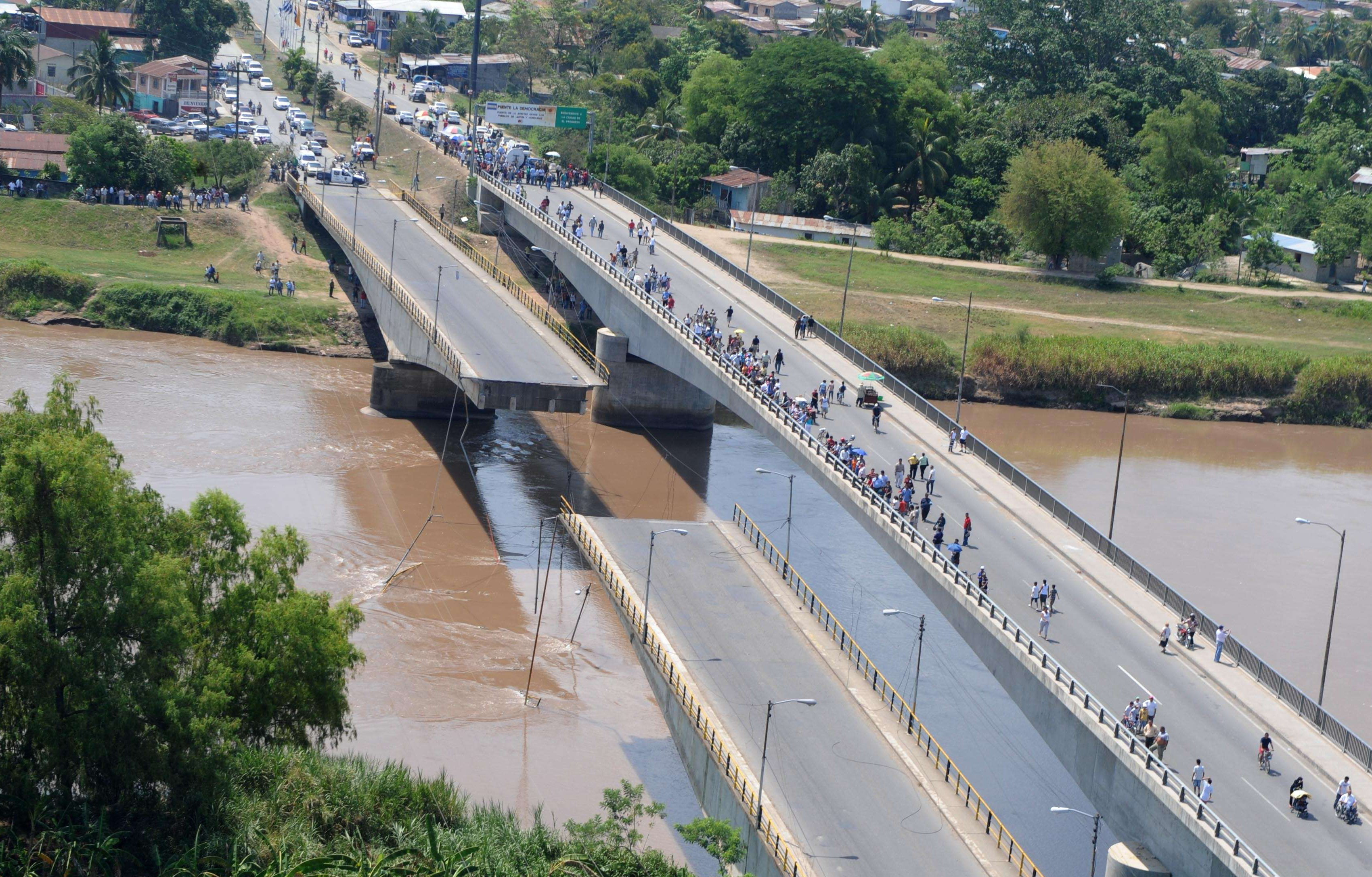Cel putin cinci copii au murit intr-un cutremur de 7,1 grade in Honduras