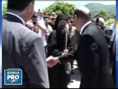 Traian Basescu a stat pe tronul din Biserica Protaton, de pe Muntele Athos