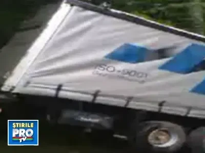 A intrat cu TIR-ul intr-un copac din cauza vitezei excesive!