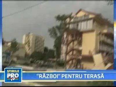 Imagini incredibile! Razboi pentru o terasa, la Mamaia