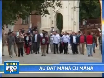 Poftiti la marea imbratisare cu Presedintele! E de Cartea Recordurilor