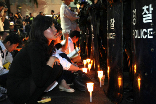 Funeralii tensionate pentru fostul presedinte sud-coreean, care s-a sinucis